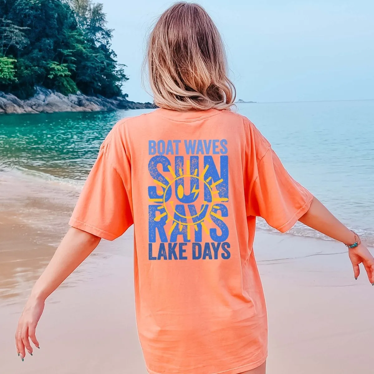Sun Rays Lake Days Blue Back Design Comfort Color Tee