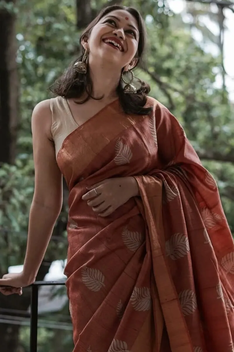 Super extravagant Brown Linen Silk Saree With Radiant Blouse Piece